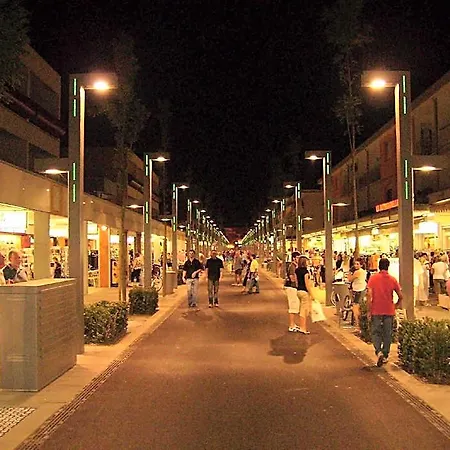 With Large Swimming Pool And Place Hotel Bibione