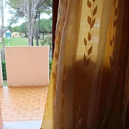 With Large Swimming Pool And Place Hotel