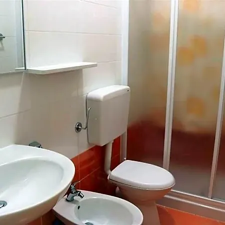 With Large Swimming Pool And Place Hotel
